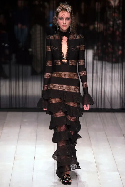 Look 19